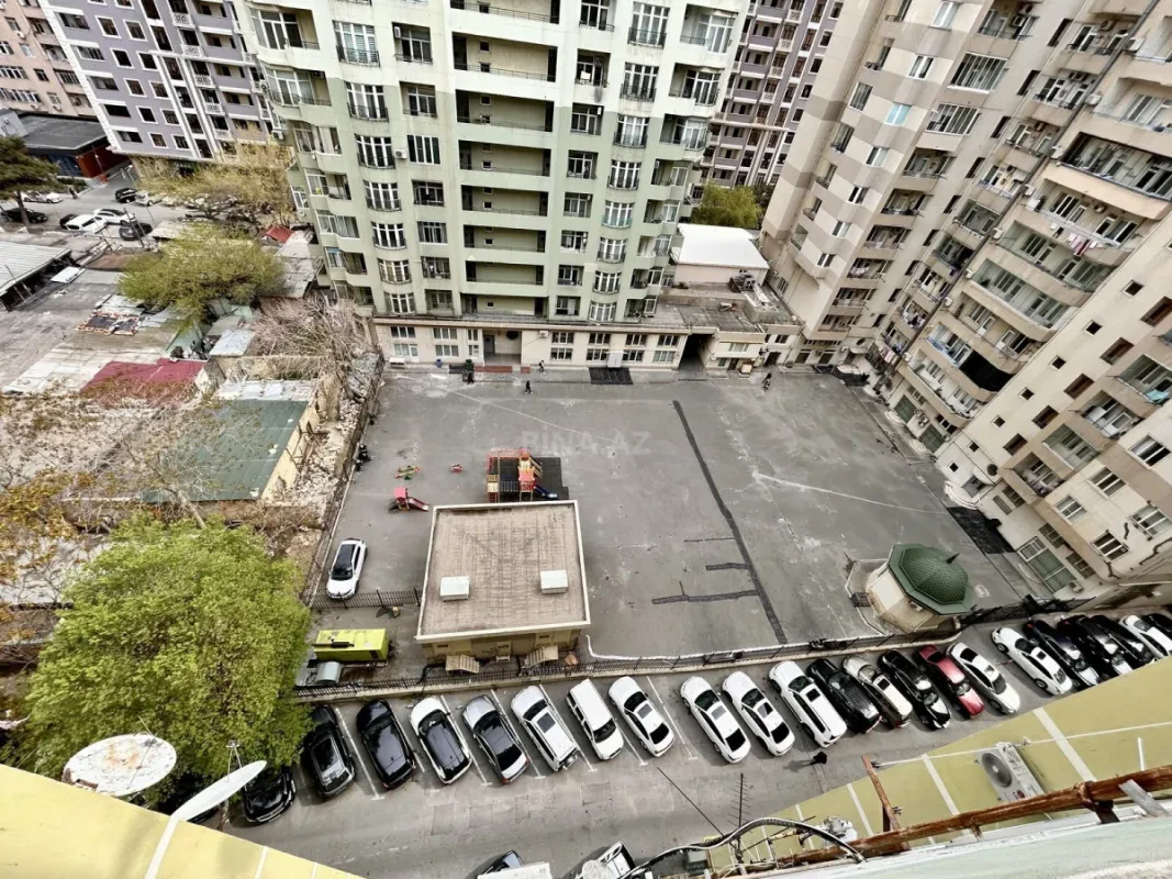 Satılır 3 otaqlı mənzil 137 m²