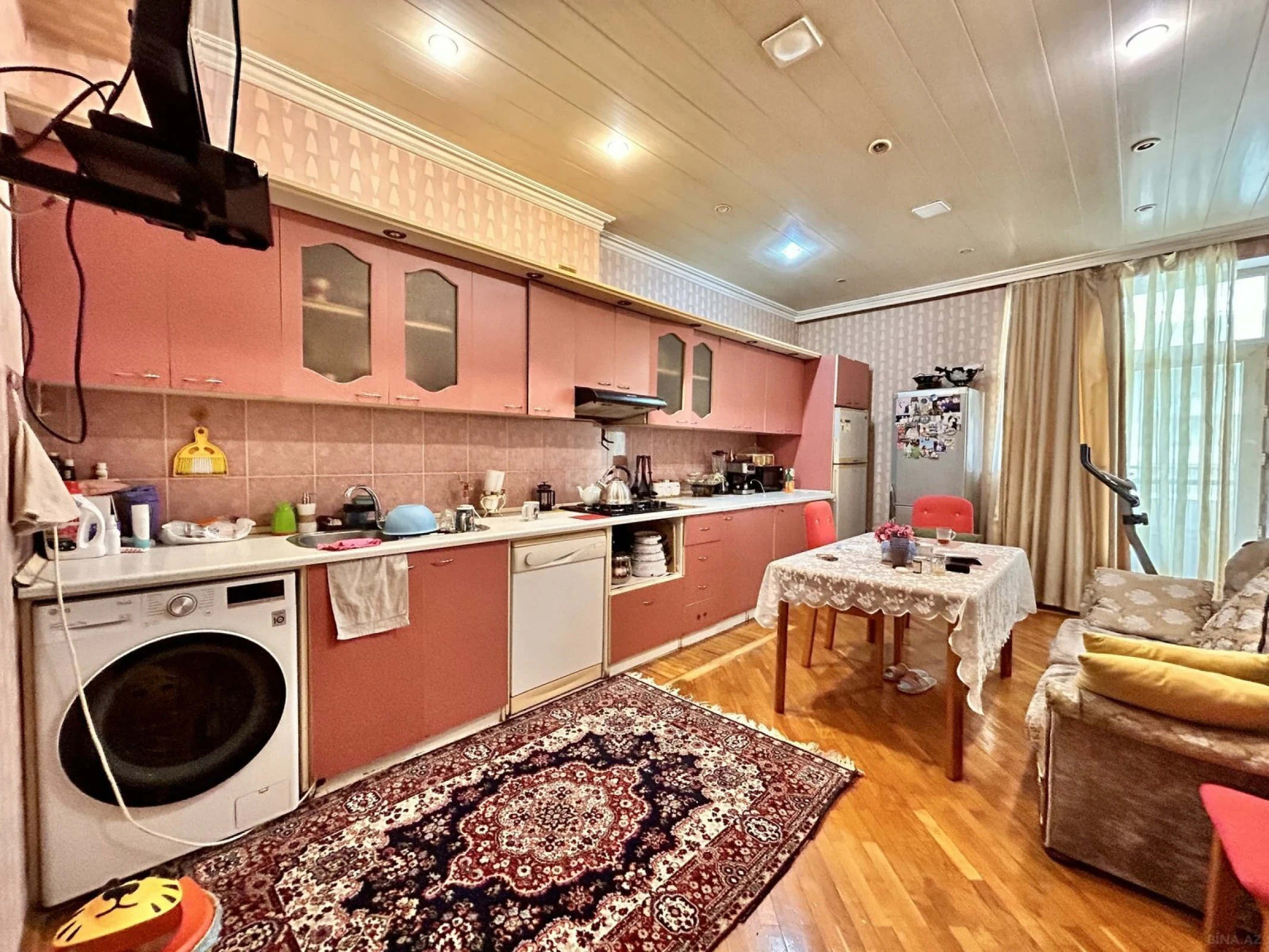 Satılır 3 otaqlı mənzil 137 m²