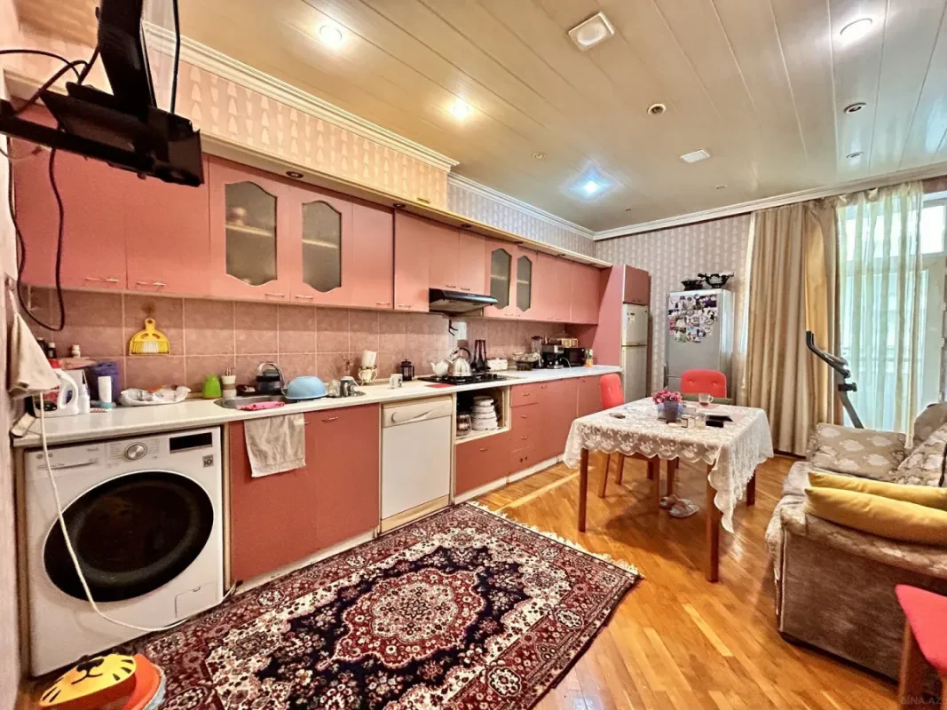Satılır 3 otaqlı mənzil 137 m²
