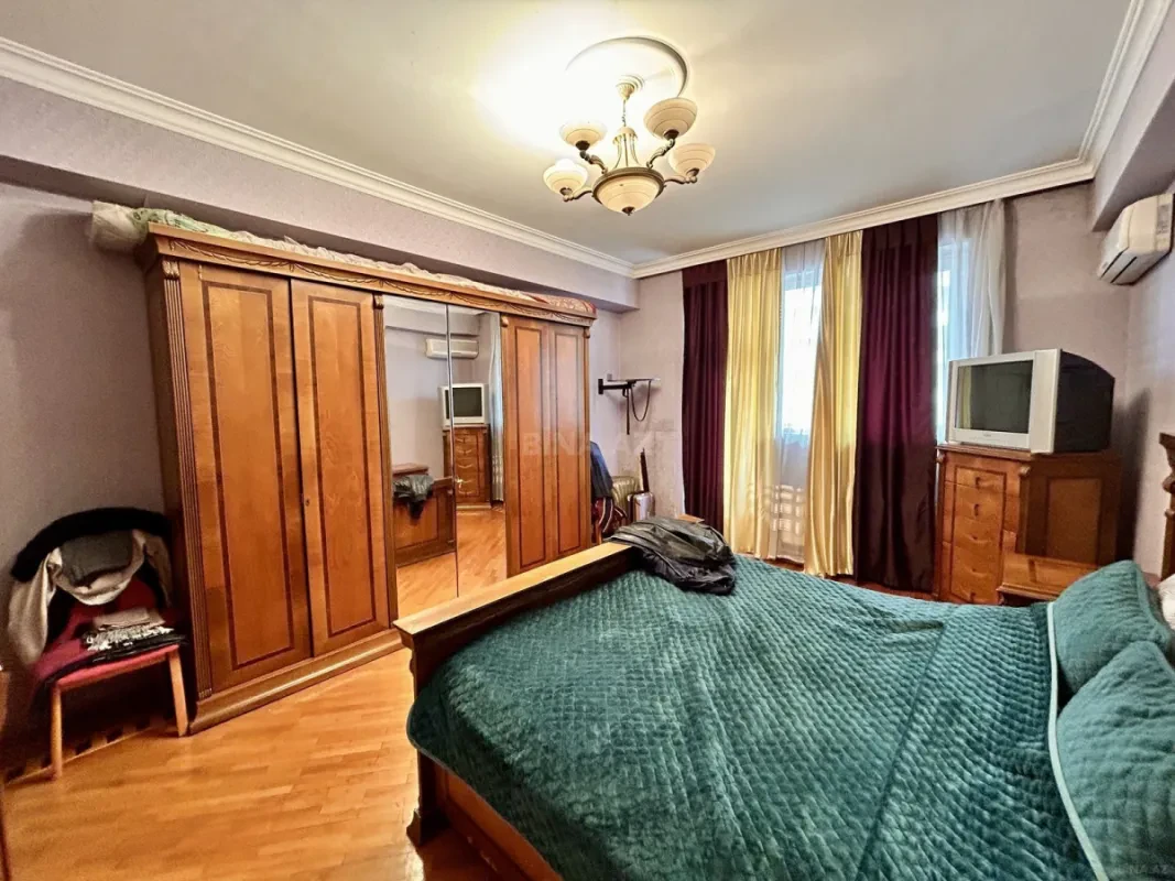 Satılır 3 otaqlı mənzil 137 m²