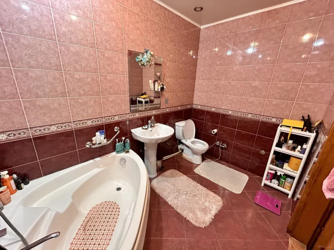 Satılır 3 otaqlı mənzil 137 m²