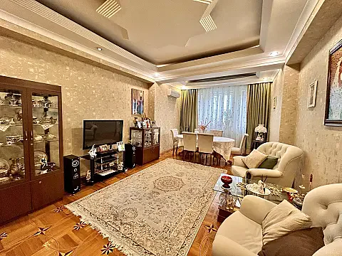 Satılır 3 otaqlı mənzil 137 m²