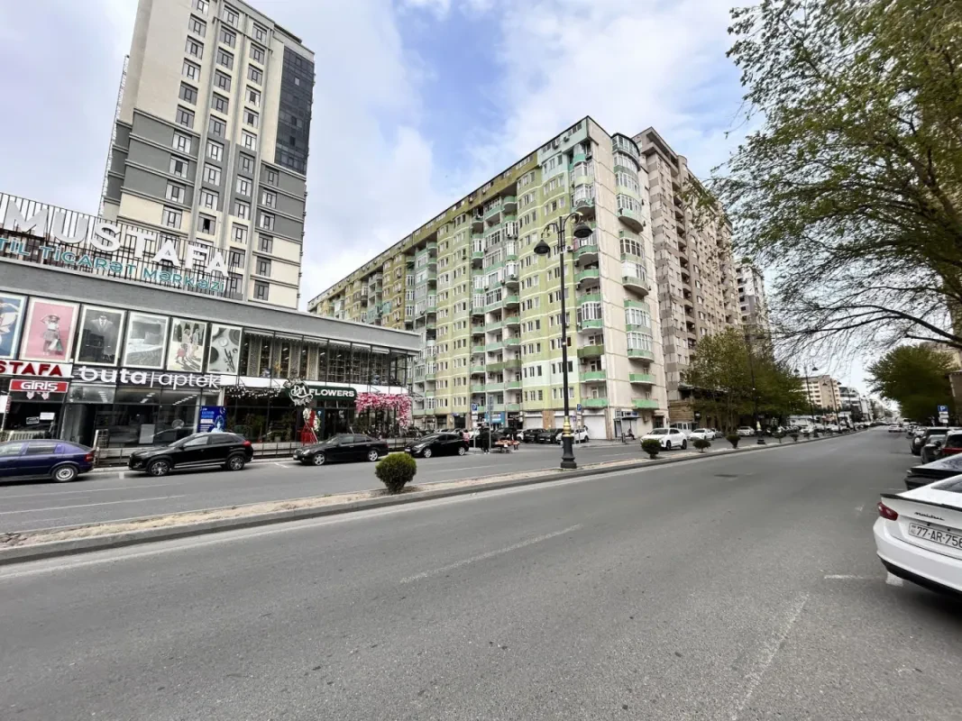 Satılır 3 otaqlı mənzil 137 m²