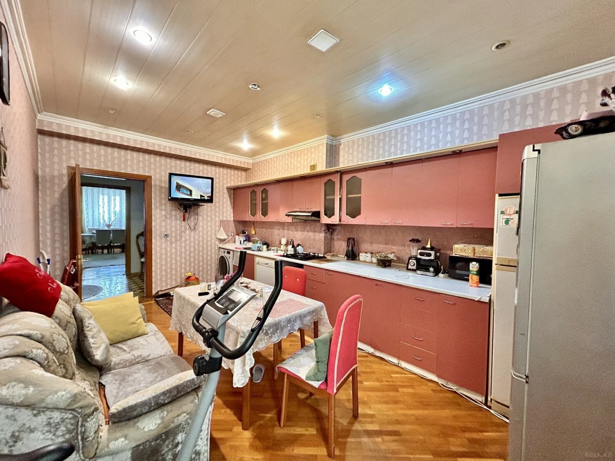 Satılır 3 otaqlı mənzil 137 m²
