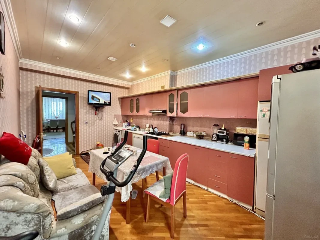 Satılır 3 otaqlı mənzil 137 m²