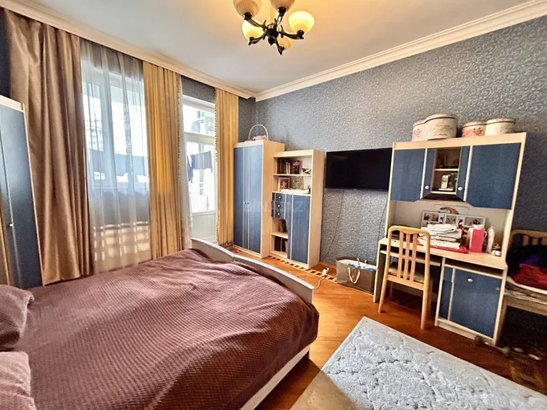 Satılır 3 otaqlı mənzil 137 m²
