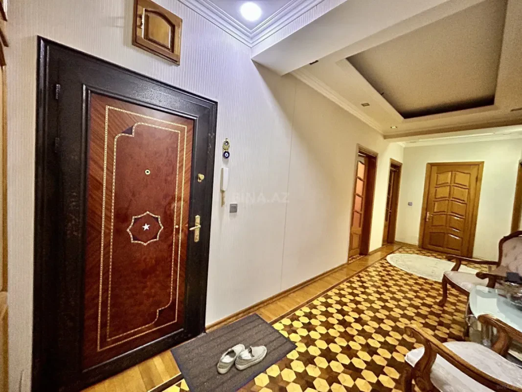 Satılır 3 otaqlı mənzil 137 m²