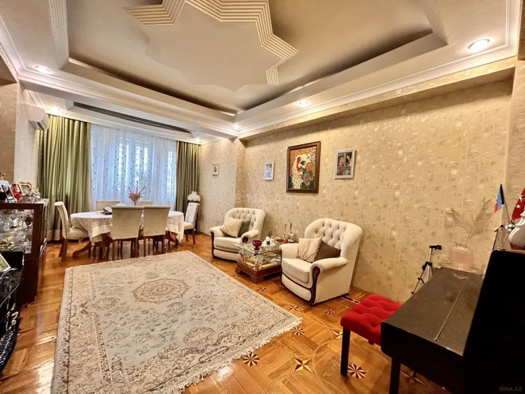 Satılır 3 otaqlı mənzil 137 m²