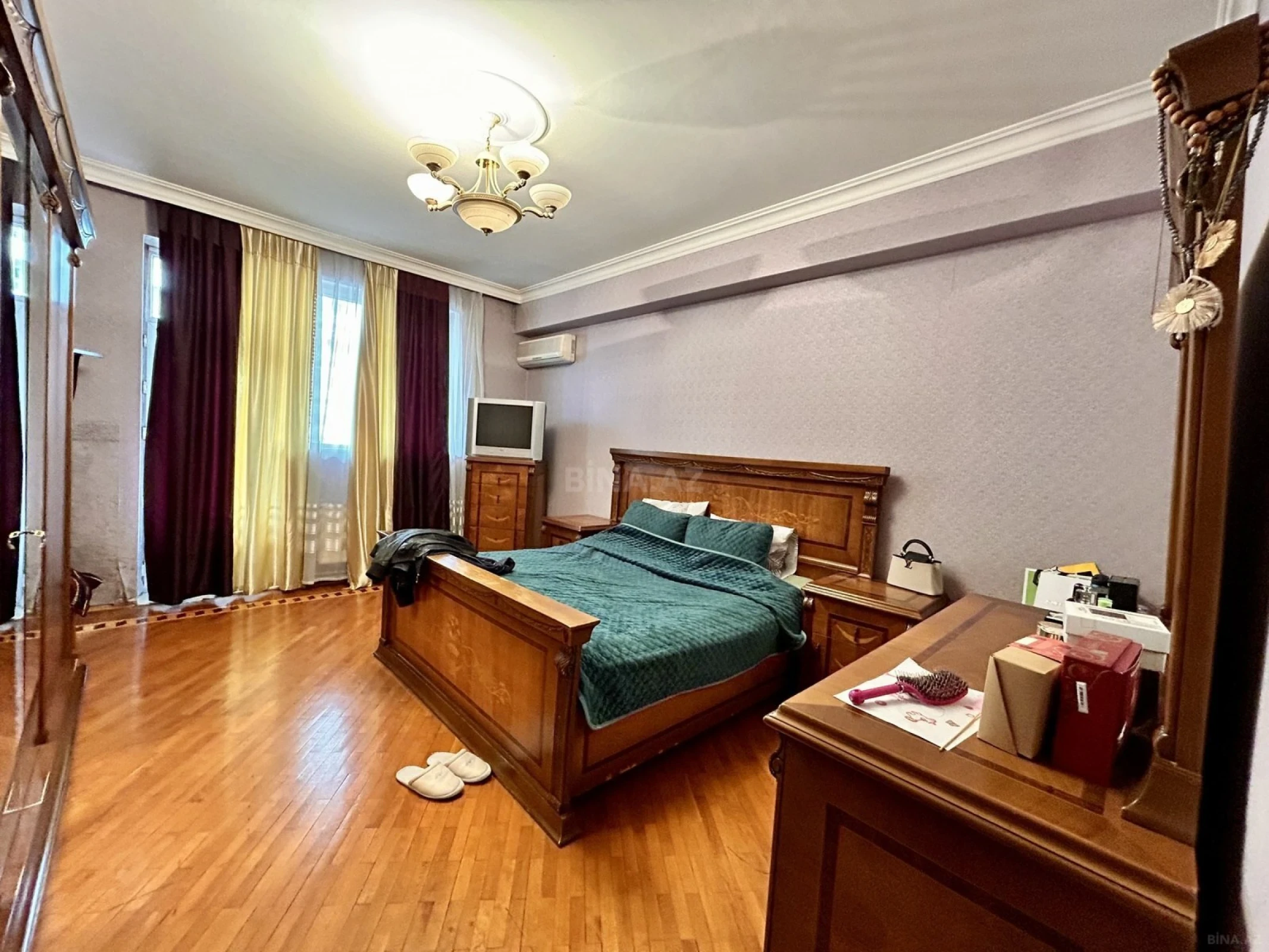 Satılır 3 otaqlı mənzil 137 m²