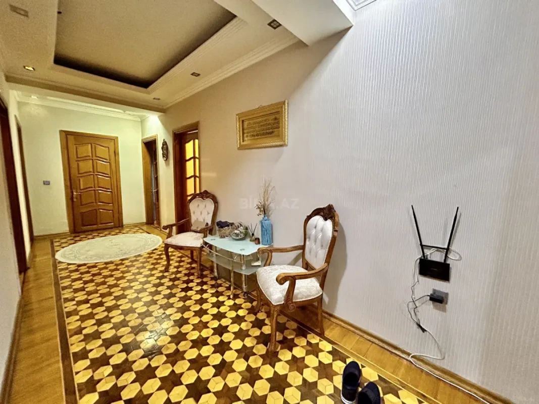 Satılır 3 otaqlı mənzil 137 m²