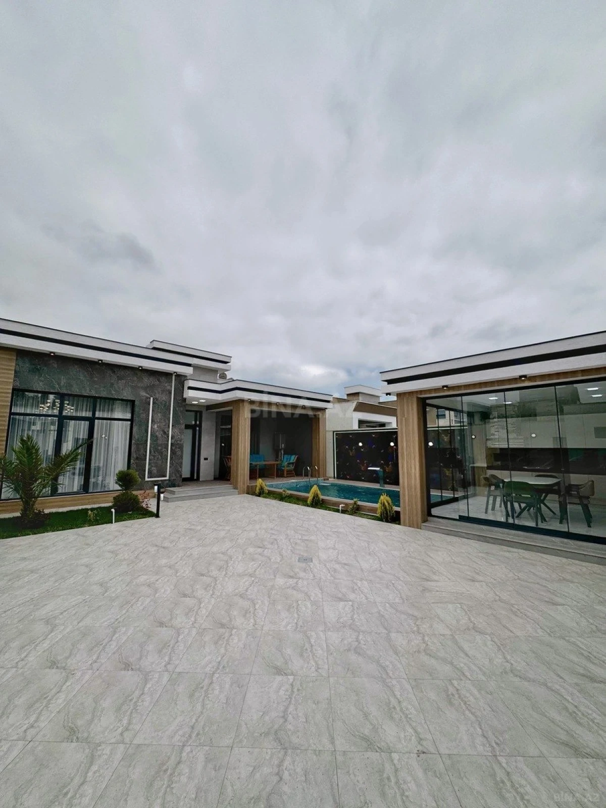 Satılır 4 otaqlı həyət evi 175 m²