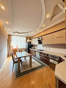 Satılır 3 otaqlı mənzil 142 m²
