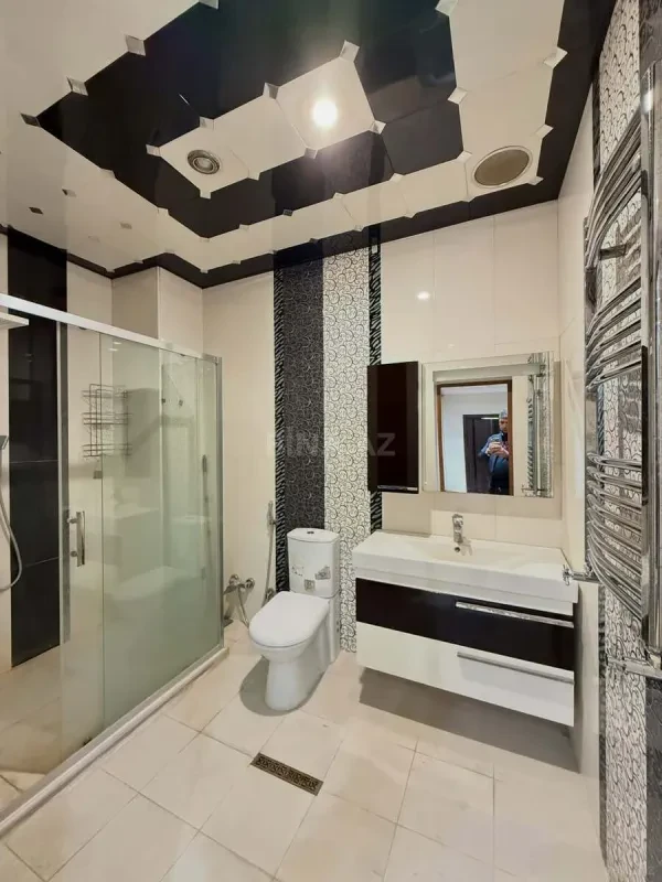 Satılır 3 otaqlı mənzil 142 m²