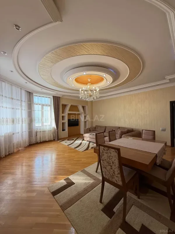 Satılır 3 otaqlı mənzil 142 m²