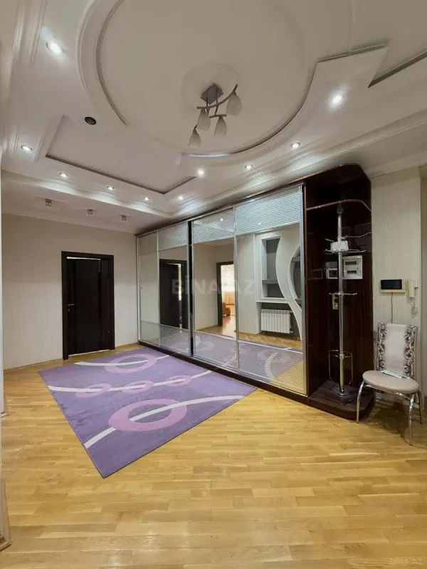 Satılır 3 otaqlı mənzil 142 m²