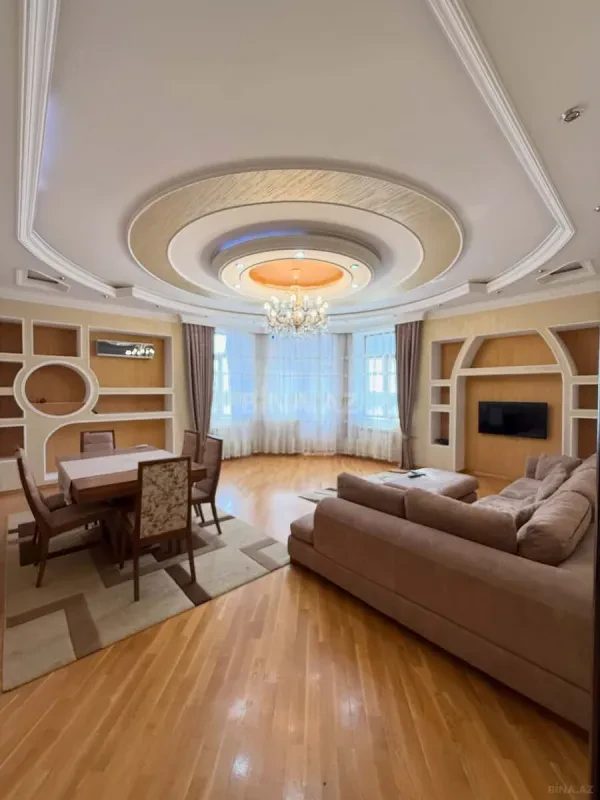 Satılır 3 otaqlı mənzil 142 m²