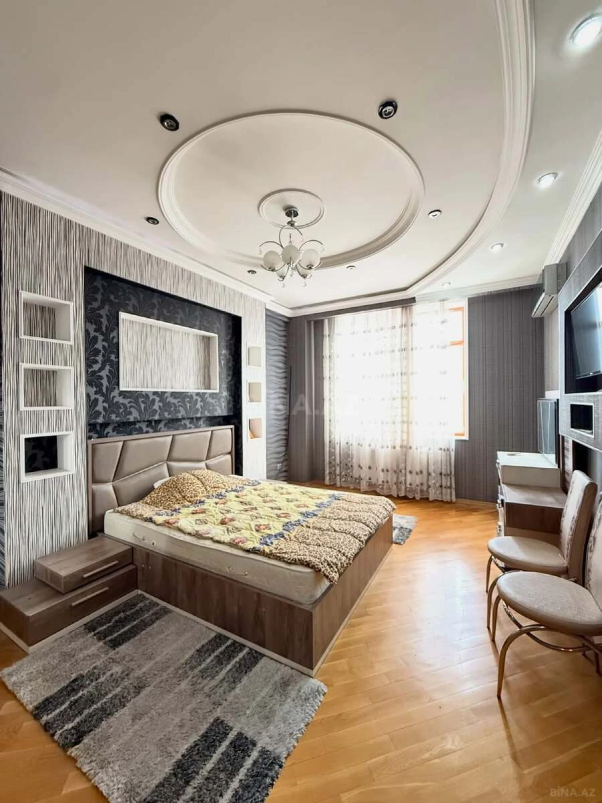Satılır 3 otaqlı mənzil 142 m²