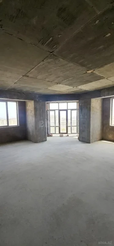 Satılır 4 otaqlı mənzil 184 m²