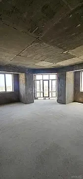 Satılır 4 otaqlı mənzil 184 m²