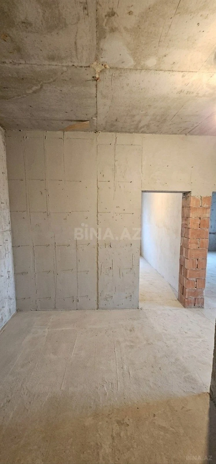 Satılır 4 otaqlı mənzil 184 m²