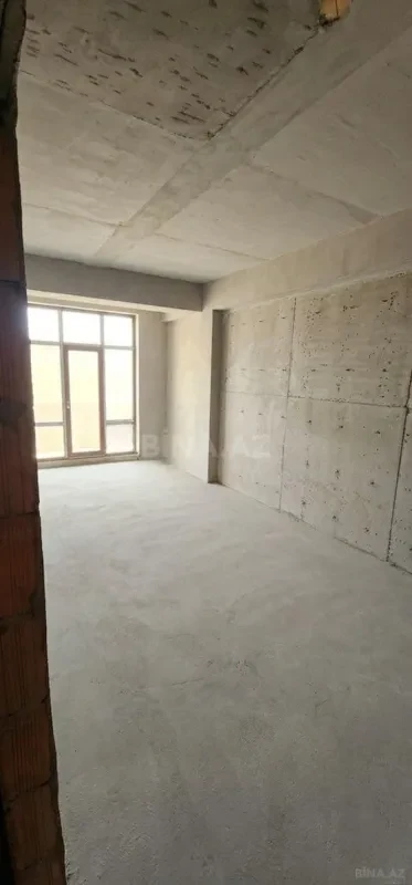 Satılır 4 otaqlı mənzil 184 m²
