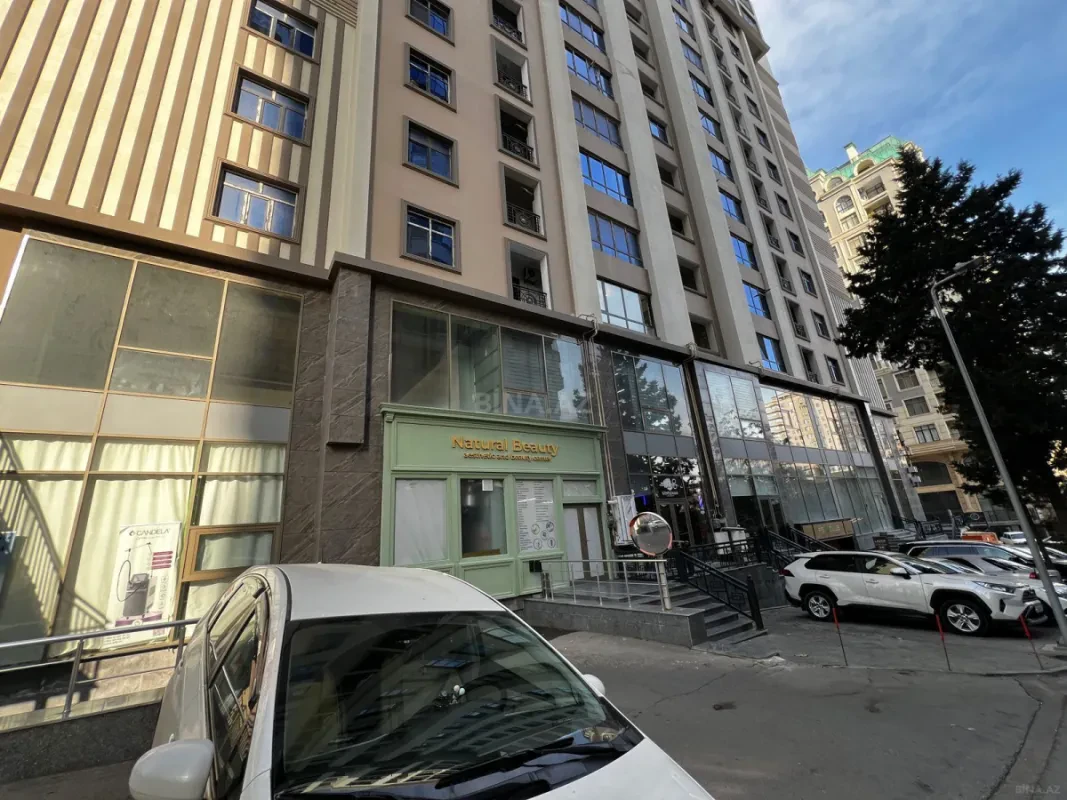 Satılır 5 otaqlı mənzil 235 m²