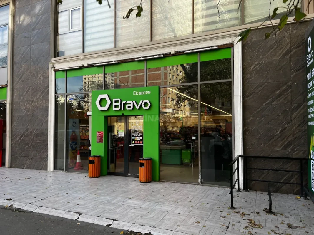 Satılır 5 otaqlı mənzil 235 m²