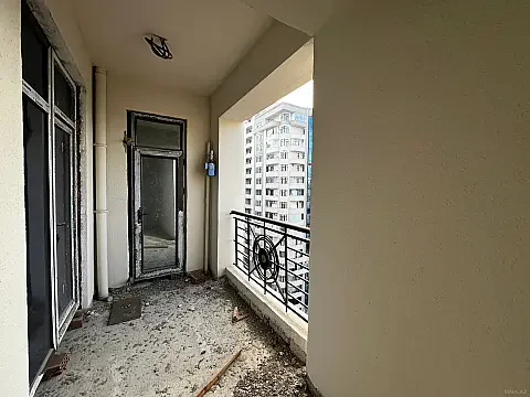 Satılır 5 otaqlı mənzil 235 m²