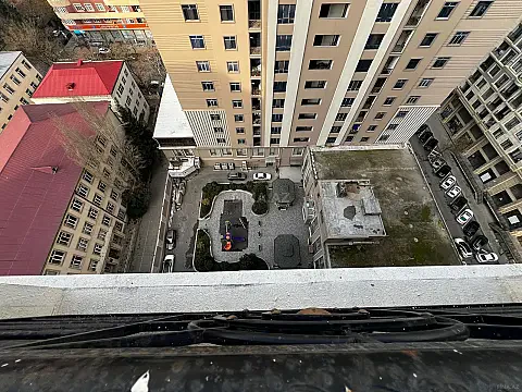 Satılır 5 otaqlı mənzil 235 m²