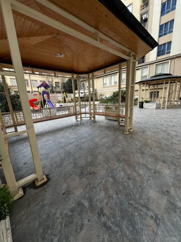 Satılır 5 otaqlı mənzil 235 m²