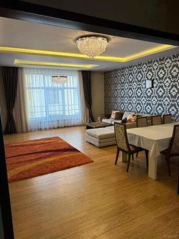 Kirayə verilir 3 otaqlı mənzil 160 m²