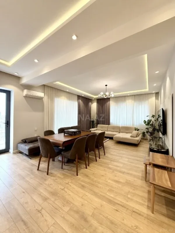 Satılır 3 otaqlı mənzil 157 m²