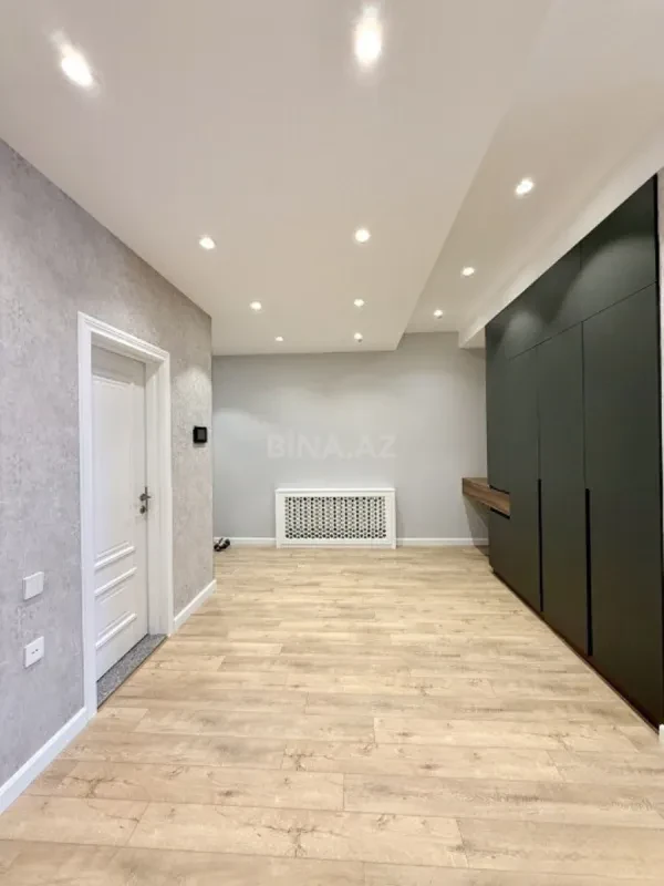 Satılır 3 otaqlı mənzil 157 m²