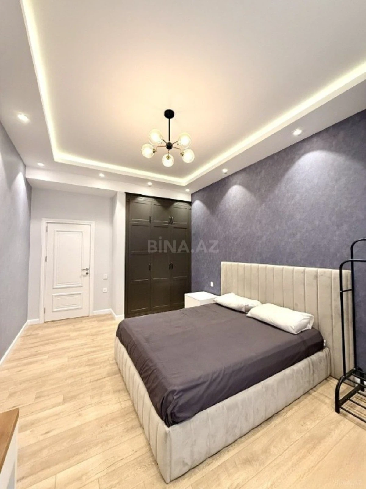 Satılır 3 otaqlı mənzil 157 m²