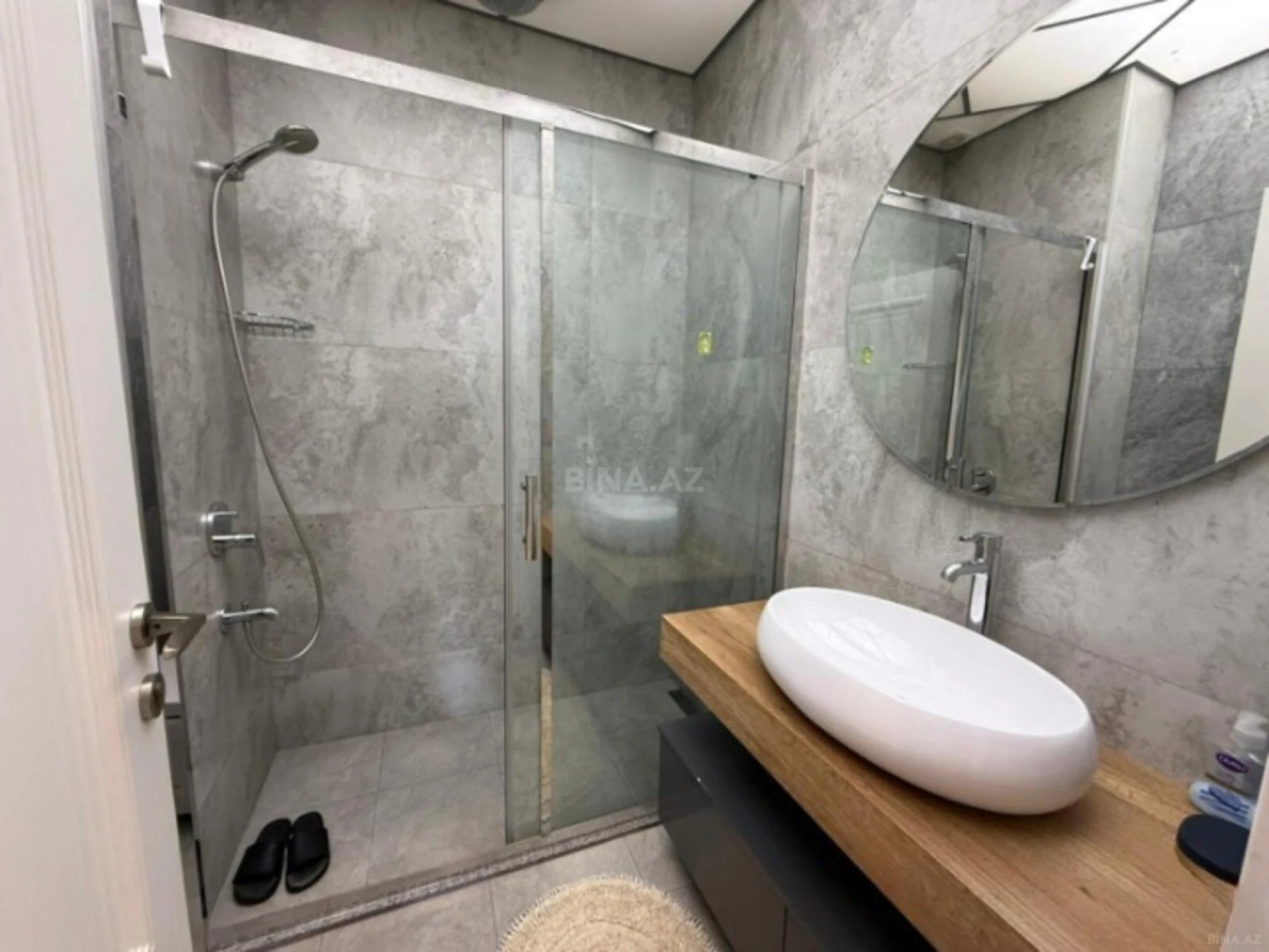 Satılır 3 otaqlı mənzil 157 m²
