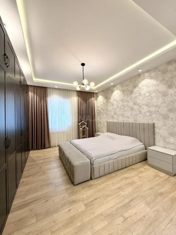 Satılır 3 otaqlı mənzil 157 m²