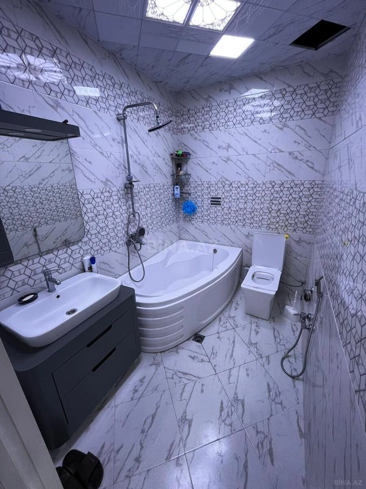 Satılır 2 otaqlı mənzil 90 m²
