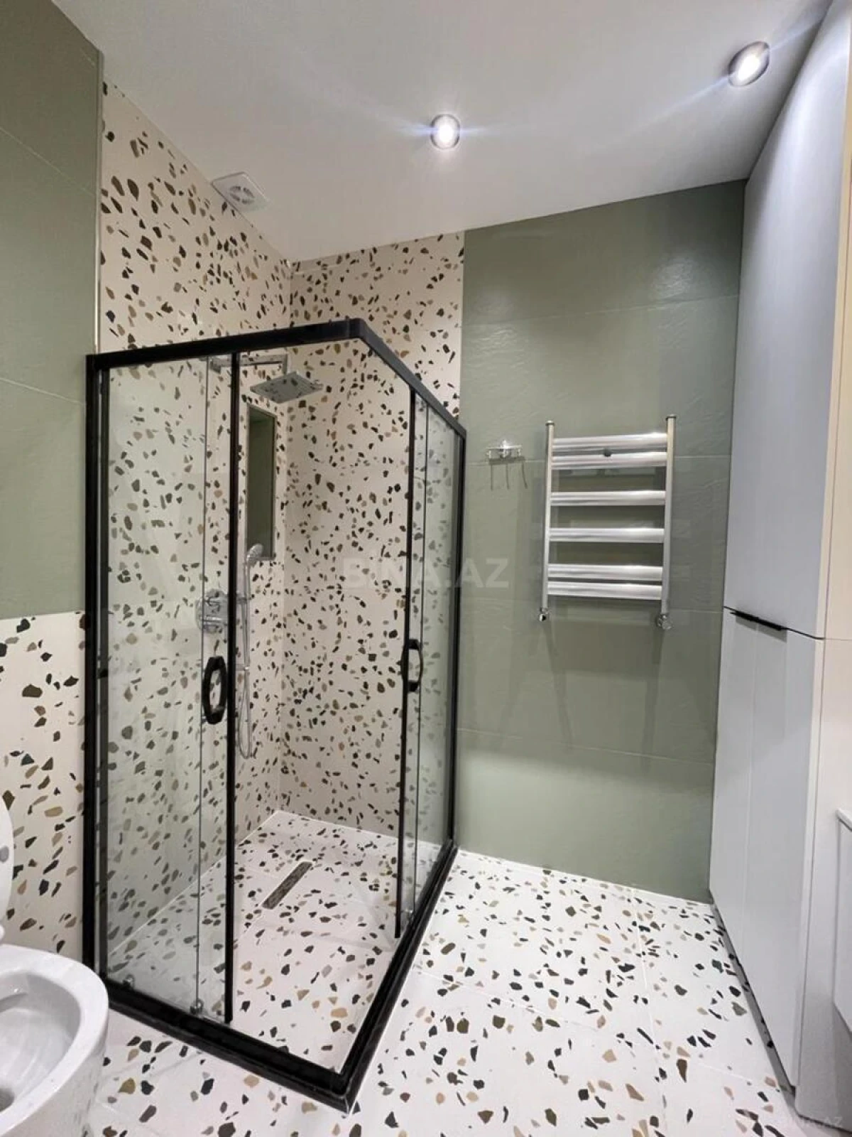 Kirayə verilir 2 otaqlı mənzil 105 m²