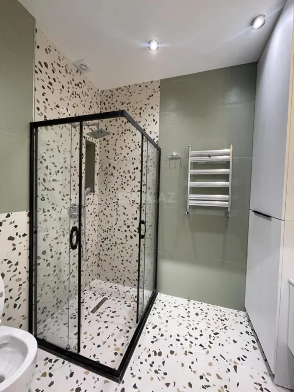 Kirayə verilir 2 otaqlı mənzil 105 m²