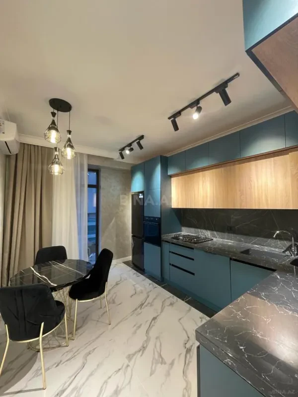 Kirayə verilir 2 otaqlı mənzil 105 m²