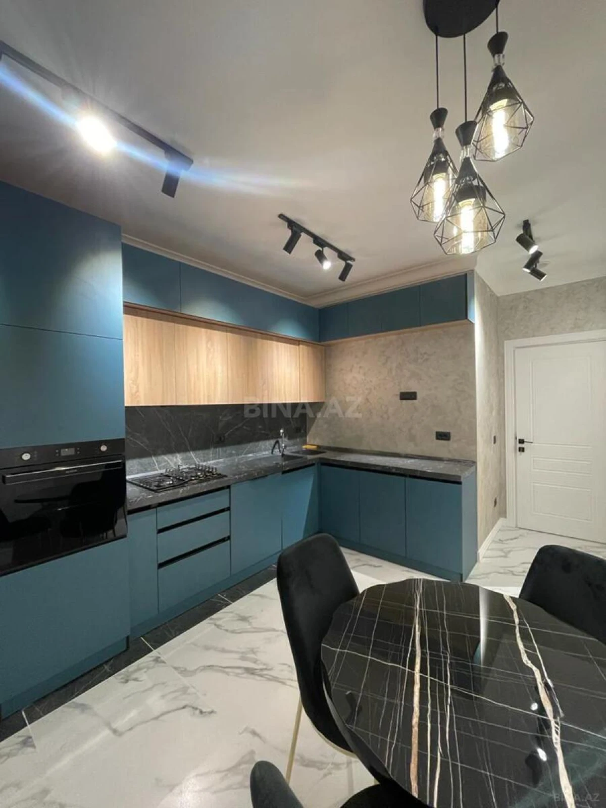 Kirayə verilir 2 otaqlı mənzil 105 m²