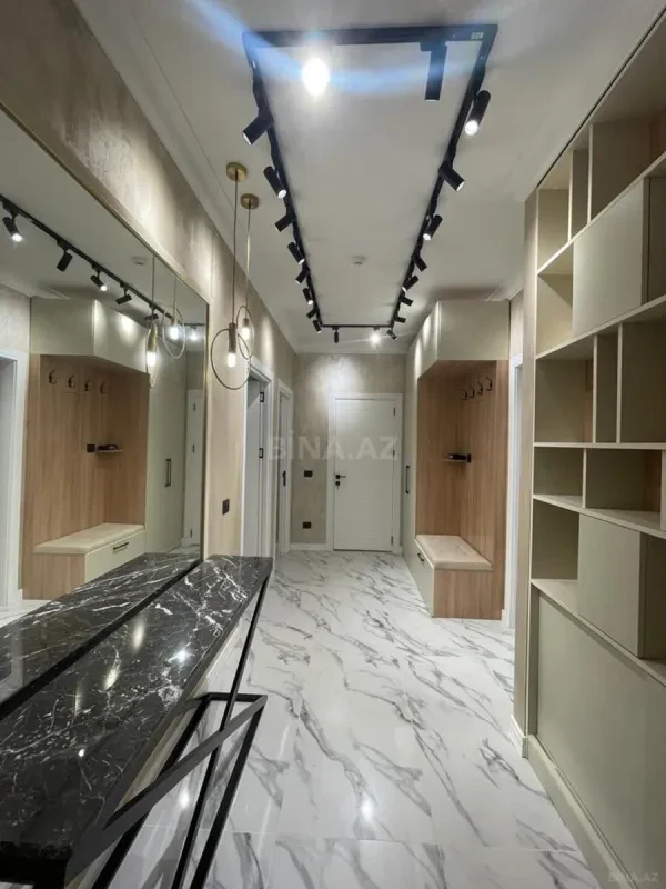 Kirayə verilir 2 otaqlı mənzil 105 m²