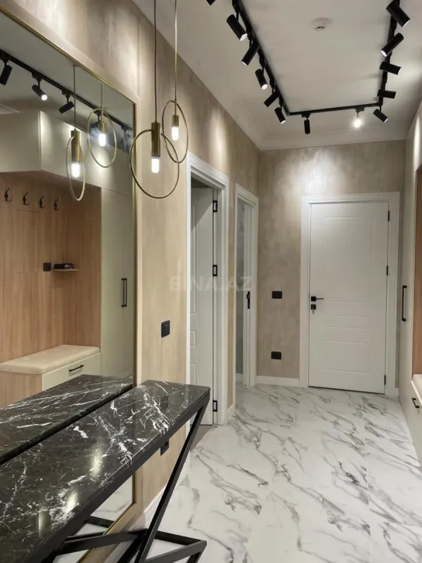 Kirayə verilir 2 otaqlı mənzil 105 m²