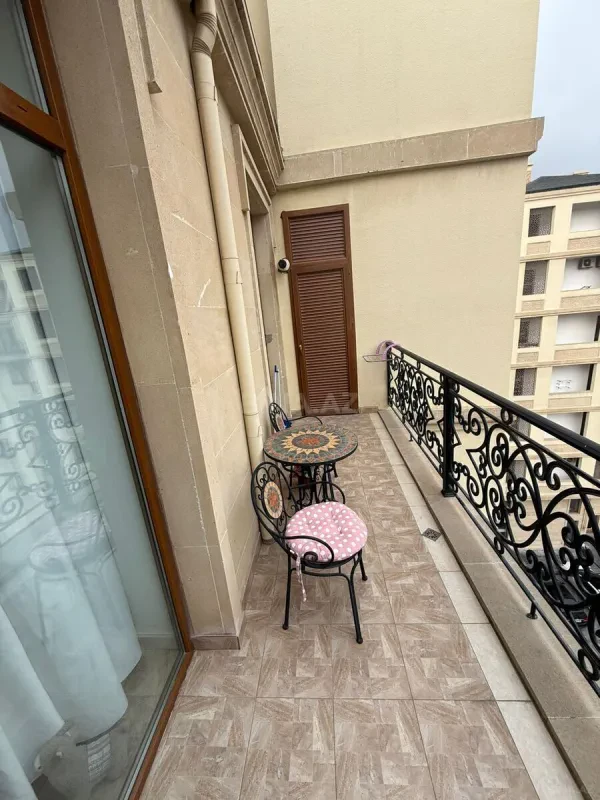 Satılır 3 otaqlı mənzil 125 m²