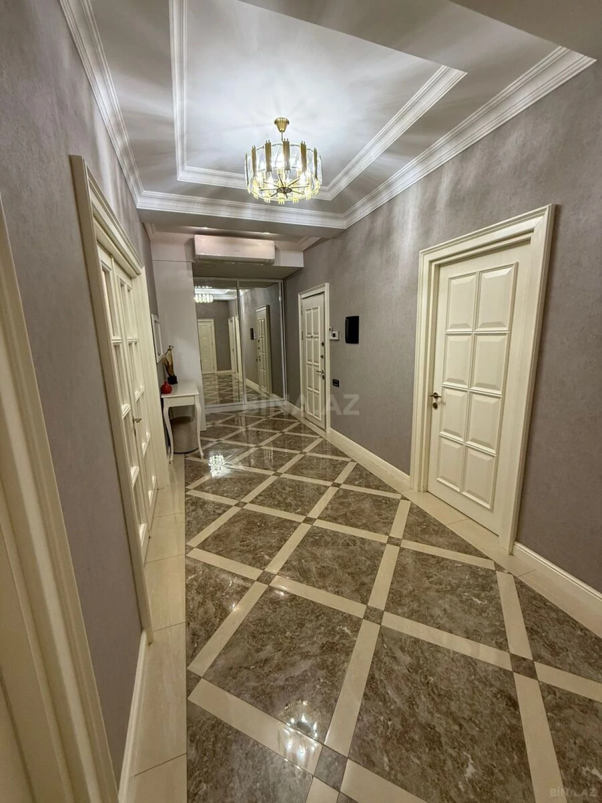 Satılır 3 otaqlı mənzil 125 m²