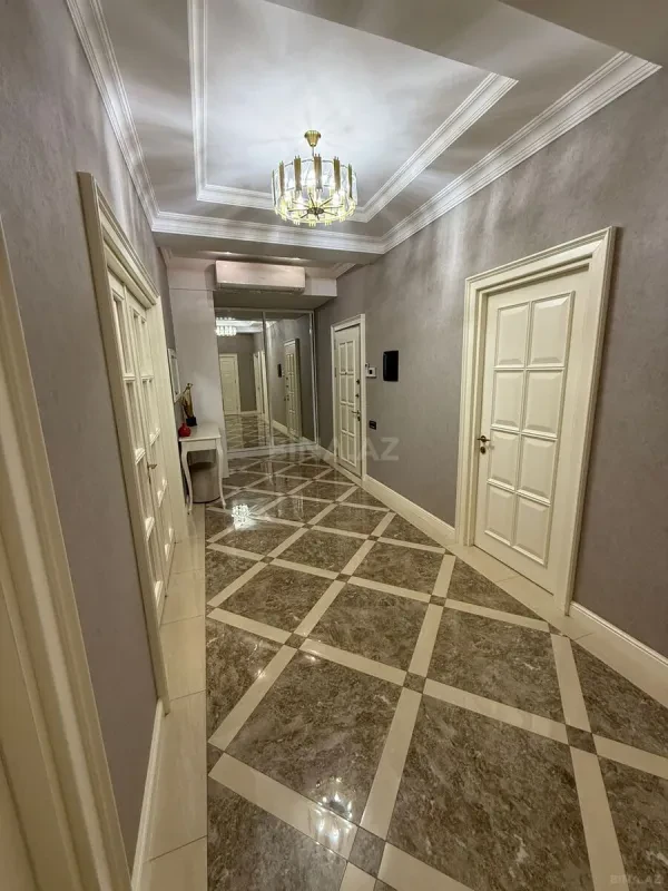 Satılır 3 otaqlı mənzil 125 m²