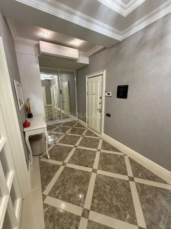 Satılır 3 otaqlı mənzil 125 m²