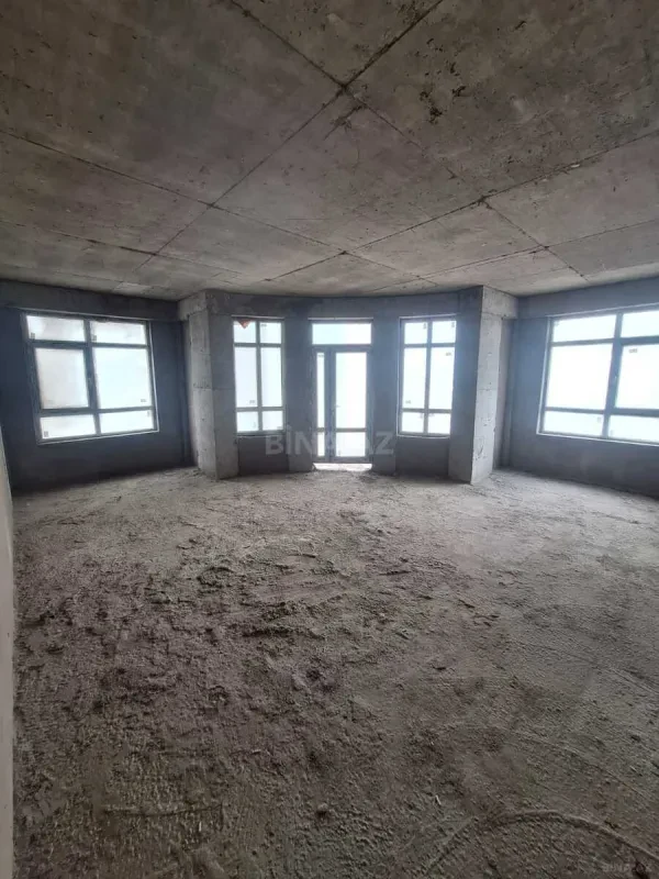 Satılır 3 otaqlı mənzil 158 m²