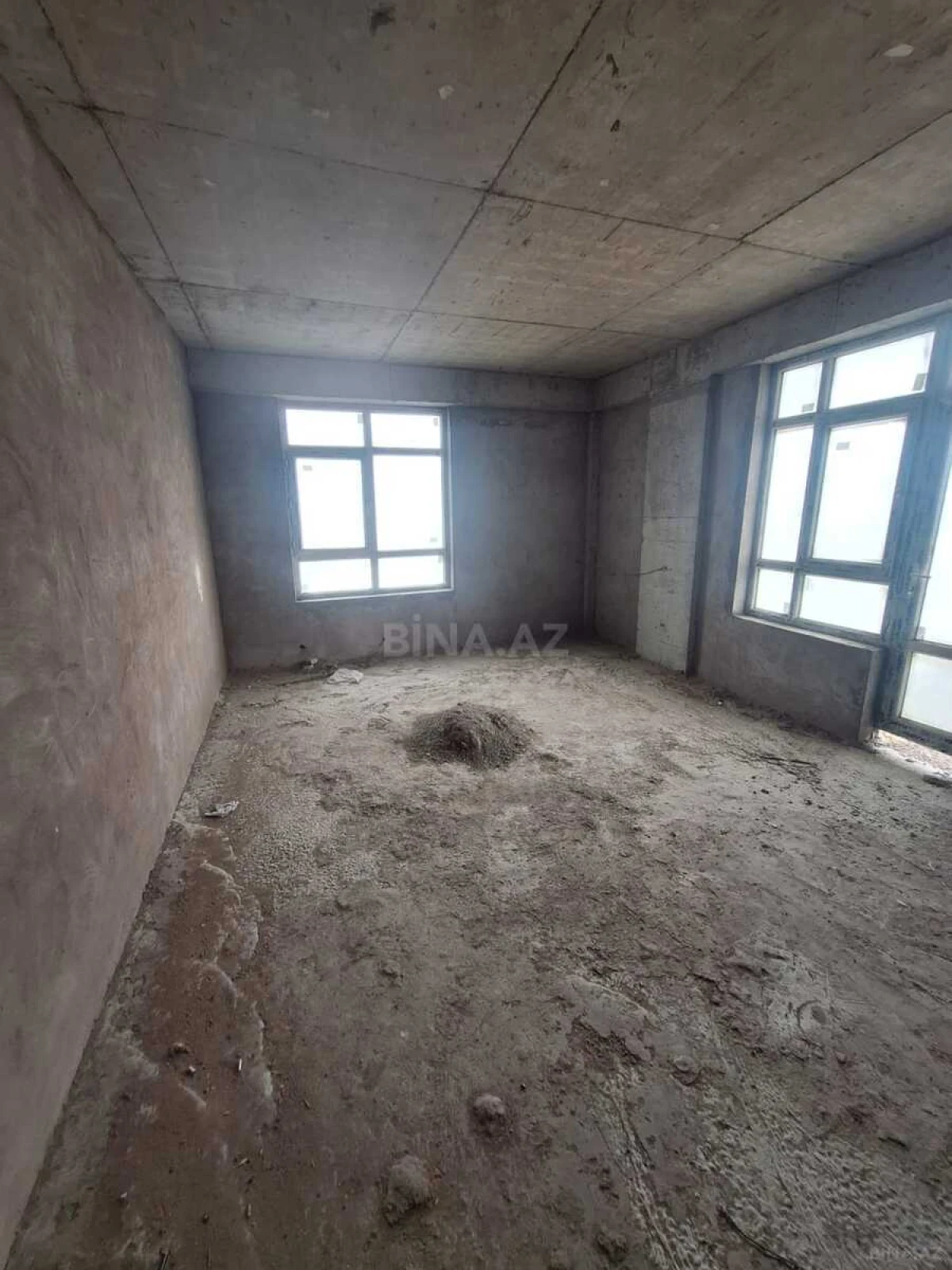 Satılır 3 otaqlı mənzil 158 m²