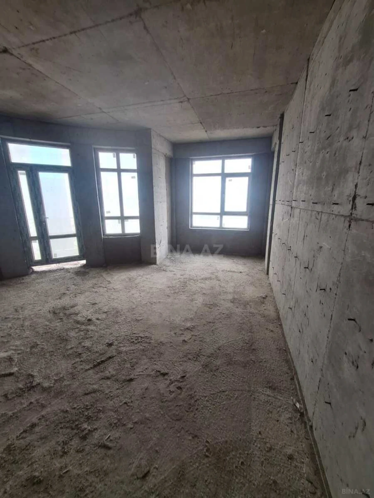 Satılır 3 otaqlı mənzil 158 m²